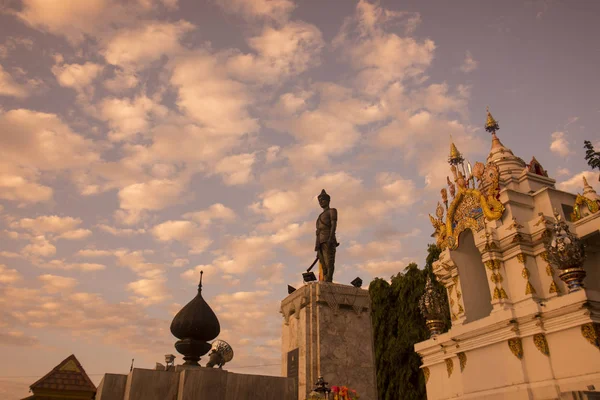 El Monumento a Ngam Muang en el lago de Kwan Phayao en Tailandia — Foto de Stock