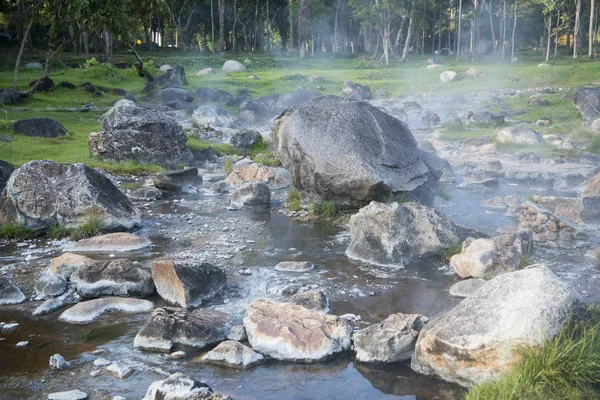 The hot springs in the nationalpark of Chae Son in Thailand — Stock Photo, Image