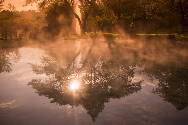 The hot springs in the nationalpark of Chae Son in Thailand — Stock Photo, Image