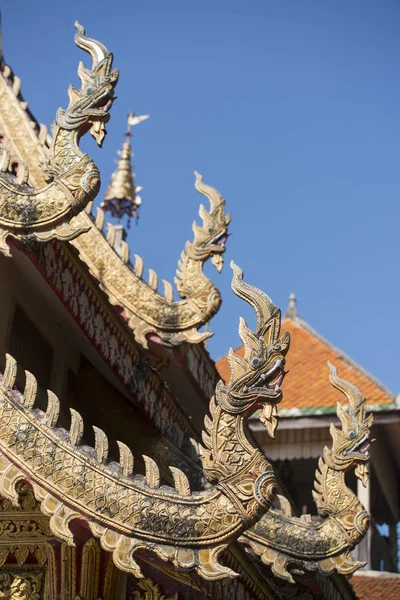 The Wat chedi sao lang near of the city of Lampang in Thailand — Stock Photo, Image