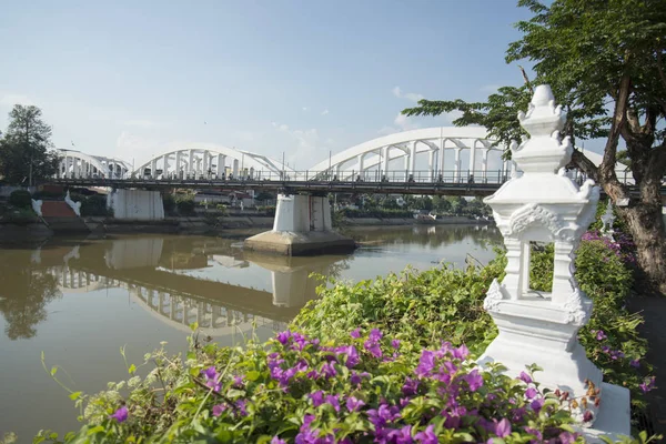 タイの王川の Ratsadapisek 橋 — ストック写真