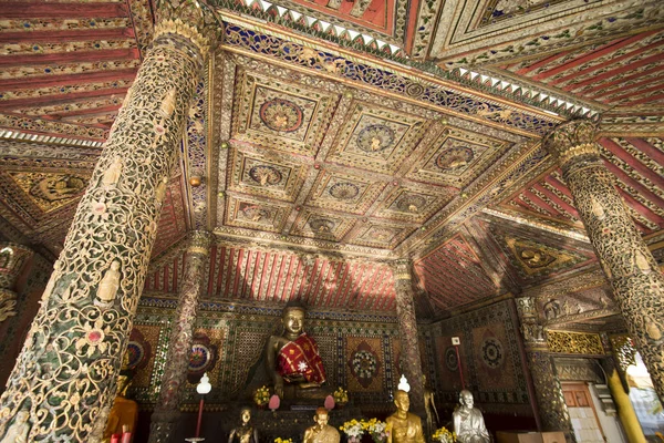 De wat Phrakaewdontao tempel in Thailand — Stockfoto