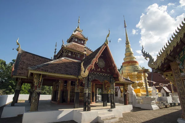 De wat Pongsanuk tempel in Thailand — Stockfoto