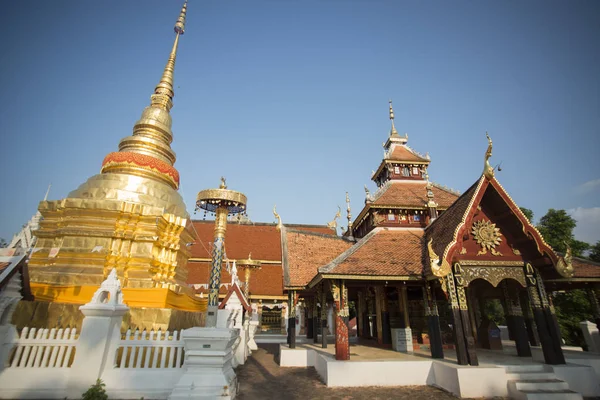 在泰国的 Pongsanuk 寺扫管笏 — 图库照片
