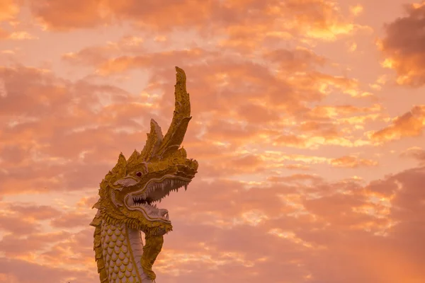 La statue Phayanak ou Naga en Thaïlande — Photo