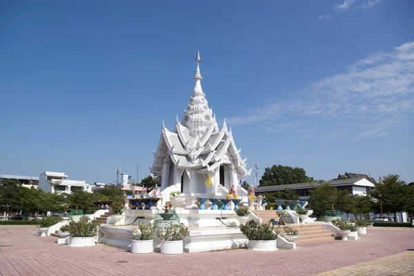 Памятник в городе Пхаяо в Таиланде — стоковое фото