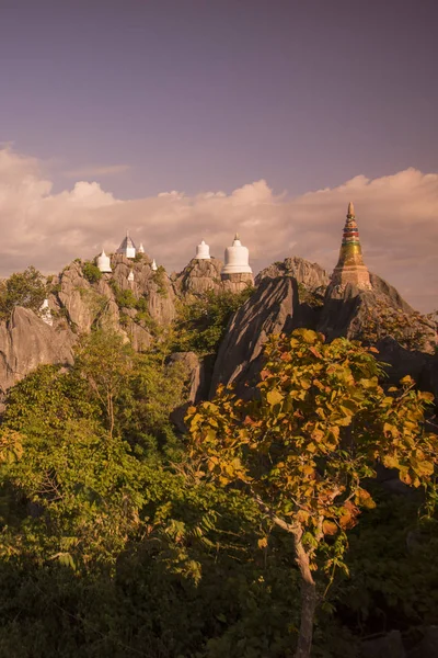 O Templo Wat Chalermprakiet Prajomklao Rachanusorn na Tailândia — Fotografia de Stock