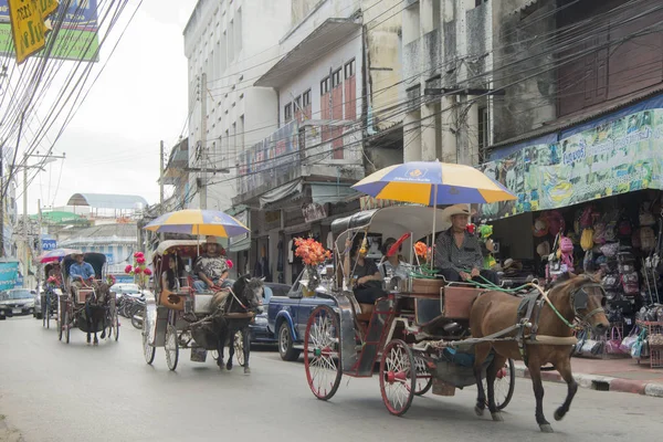 태국에서 람팡의 도시에서 말 마차 — 스톡 사진