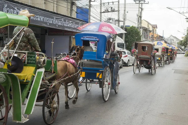 태국에서 람팡의 도시에서 말 마차 — 스톡 사진