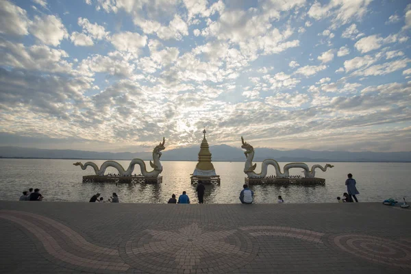 La statue Phayanak ou Naga en Thaïlande — Photo