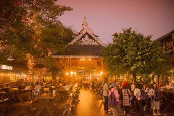 Mercado nocturno, norte de Tailandia . — Foto de Stock