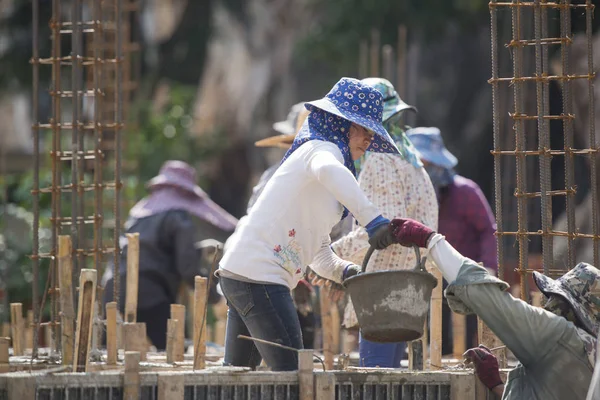 Women at a construction of a house — Stock Photo, Image