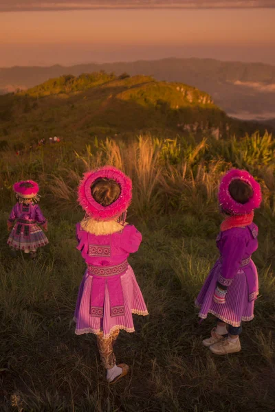 Girls on top of Hill Tribe — Stock Photo, Image