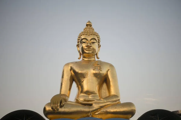 Golden buddha w Złotym Trójkącie — Zdjęcie stockowe