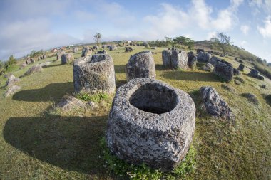 Düz kavanozlar, Laos