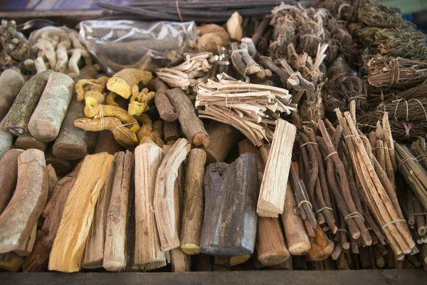 Maderas tropicales en el mercado — Foto de Stock