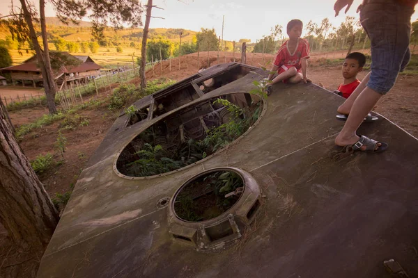 Un vieux char russe de la guerre du Viet Nam — Photo