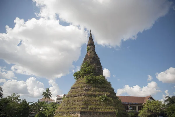 Το Nam Phu ή αυτό Dam Stupa το Λάος — Φωτογραφία Αρχείου