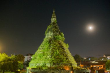Nam Phu veya bu Barajı Stupa Laos