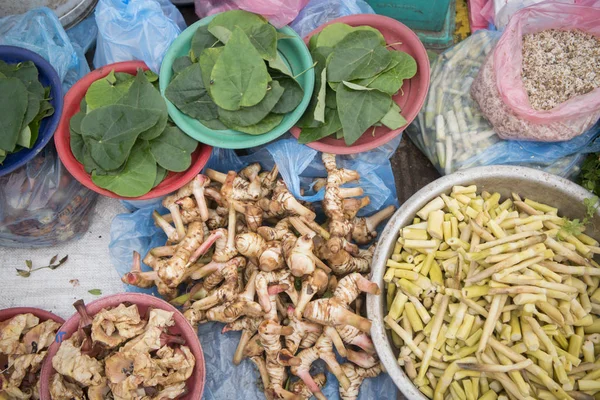Hortalizas en el mercado de Taalat Sao — Foto de Stock
