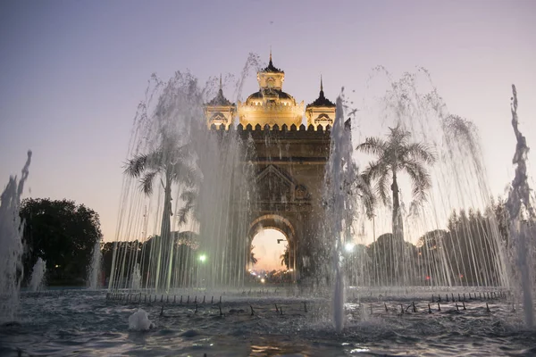 El arco patuxai en la ciudad de vientiane —  Fotos de Stock