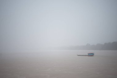 bir gemi Mekong Nehri