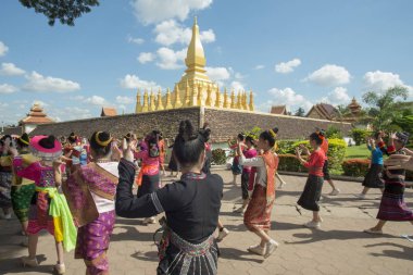  İnsanlara Pha o Luang Festivali 