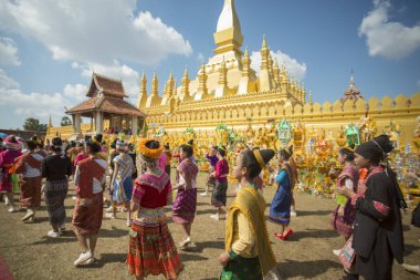  İnsanlara Pha o Luang Festivali 