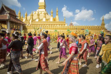  İnsanlara Pha o Luang Festivali 