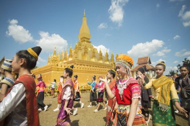  İnsanlara Pha o Luang Festivali 