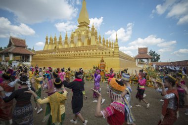  İnsanlara Pha o Luang Festivali 