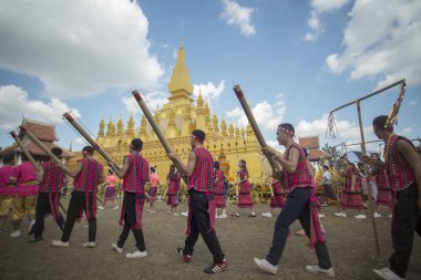  İnsanlara Pha o Luang Festivali 