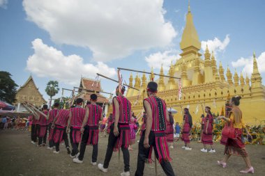  İnsanlara Pha o Luang Festivali 