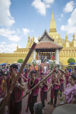  İnsanlara Pha o Luang Festivali 
