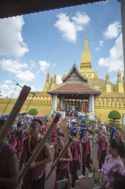  İnsanlara Pha o Luang Festivali 