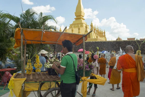 Una tienda en una ceremonia en el Festival Pha That Luang — Foto de Stock