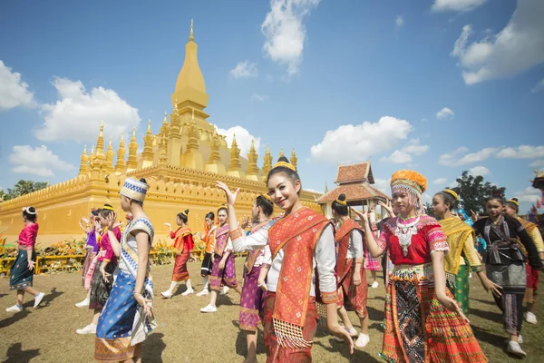 Pessoas no Festival de Pha That Luang — Fotografia de Stock