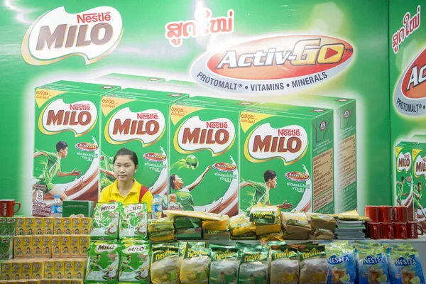 En Nestlé och milo butik på marknaden — Stockfoto