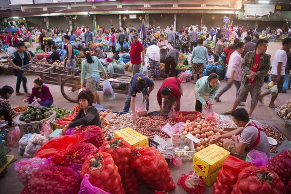 Άτομα στην αγορά Σάο Taalat — Φωτογραφία Αρχείου