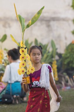 İnsanlara Pha o Luang Festivali