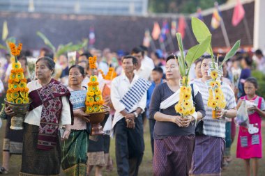İnsanlara Pha o Luang Festivali