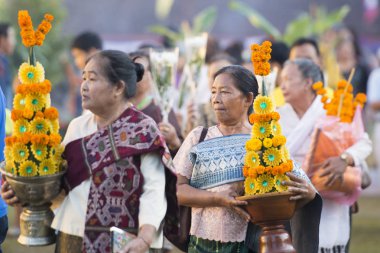 İnsanlara Pha o Luang Festivali