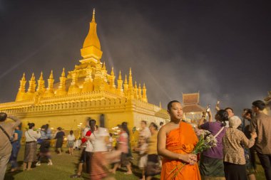 İnsanlara Pha o Luang Festivali