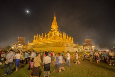 İnsanlara Pha o Luang Festivali