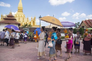 İnsanlara Pha o Luang Festivali