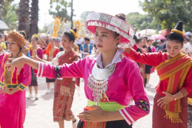  İnsanlara Pha o Luang Festivali 