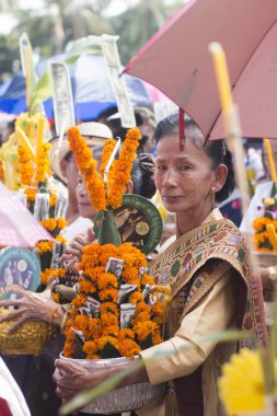 İnsanlara Pha o Luang Festivali