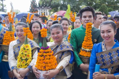 İnsanlara Pha o Luang Festivali