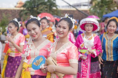 İnsanlara Pha o Luang Festivali 