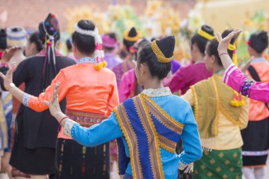  İnsanlara Pha o Luang Festivali 